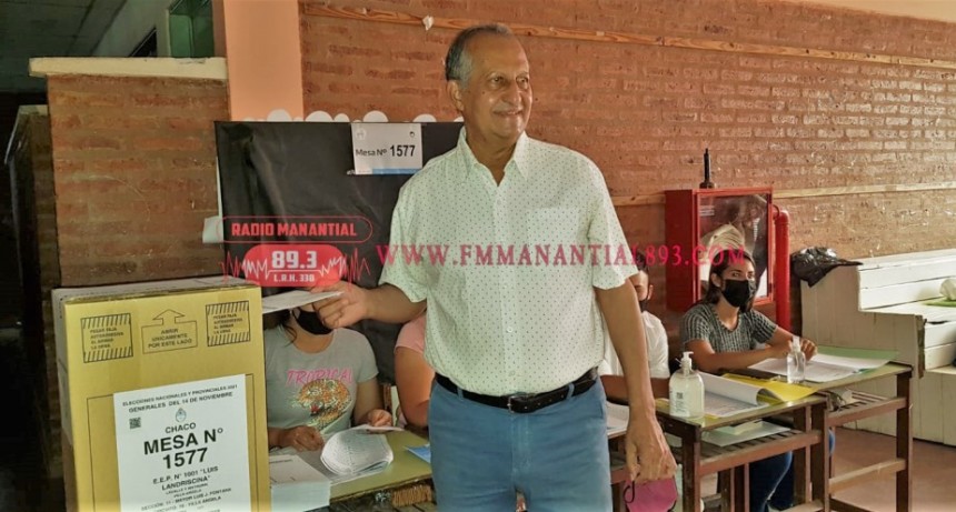 EL INTENDENTE ADALBERTO PAPP EMITI&Oacute; SU VOTO | &ldquo;le pido a todos los vecinos de Villa &Aacute;ngela, amigos, conocidos, que vengan a votar&rdquo;
