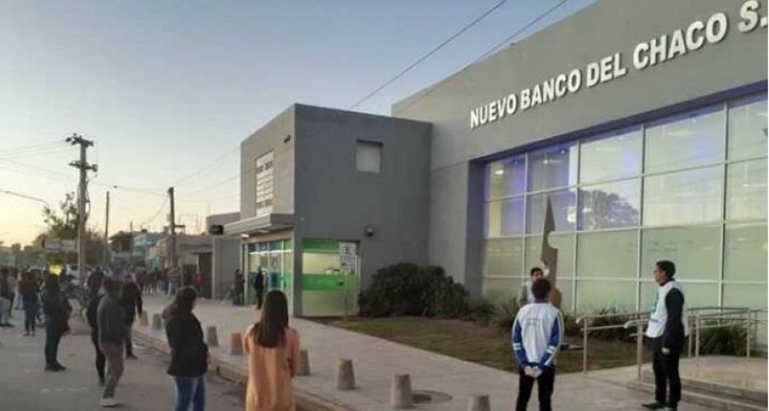 Los bancos vuelven a atender sin turno, garantizando medidas sanitarias