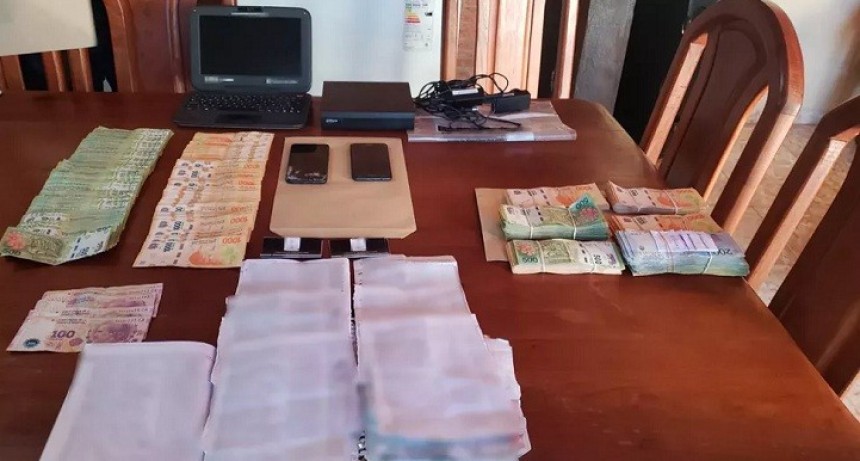 DETUVIERON A PERSONAS QUE GESTIONABAN EL COBRO DE ASIGNACIONES Y COBRABAN UN PORCENTAJE A LOS BENEFICIARIOS  
