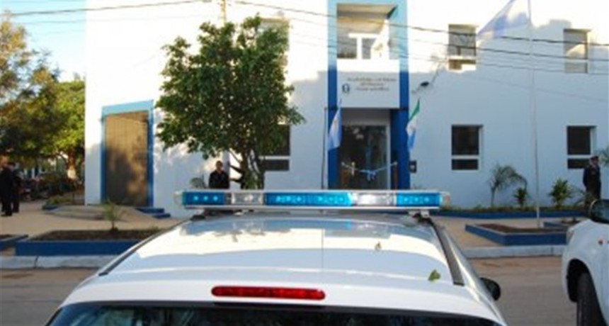 Villa &Aacute;ngela: LA POLIC&Iacute;A RESTITUYE A SU HOGAR A UN NI&Ntilde;O QUE CAMINABA SOLO EN LA MADRUGADA