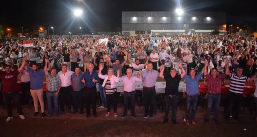 Coronel Du Graty: MULTITUDINARIA CONCURRENCIA A LA CENA DE "CHACO CAMBIA"