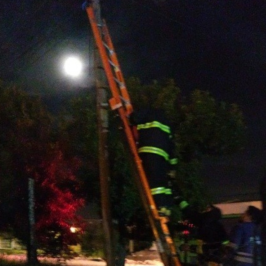 Villa &Aacute;ngela: TRAS EL LLAMADO AL 911 BOMBEROS  EXTINGUIERON EL INCENDIO DE UN TRANSFORMADOR