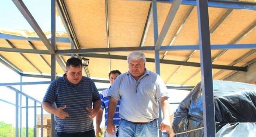 Lote 6, San Bernardo: EL INTENDENTE SILVIO MIGUEL SOTELO RECORRI&Oacute; EL AVANCE DE LA OBRA DEL CENTRO DE DESARROLLO INFANTIL 