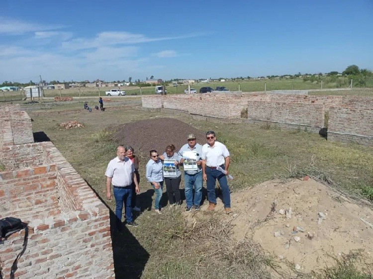CORONEL DU GRATY: Ciudad Limpia Retomó la Construcción de un Asilo 