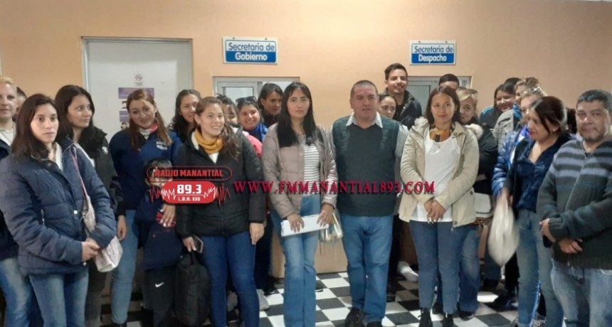 Villa &Aacute;ngela: DOCENTES Y PADRES DE LA ESCUELA PAPA FRANCISCO SOLICITARON SOLUCIONES ANTE EL LEVANTAMIENTO DEL TECHO POR LOS FUERTES VIENTOS AL MUNICIPIO LOCAL