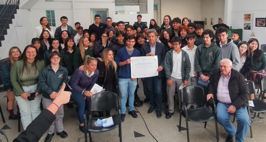 EL SENADO VA A LA ESCUELA&rdquo; PAS&Oacute; POR RESISTENCIA 