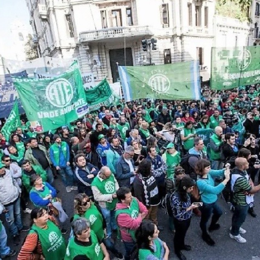 EL GOBIERNO OFICIALIZ&Oacute; EL PASE A PLANTA PERMANENTE DE 11 MIL EMPLEADOS P&Uacute;BLICOS