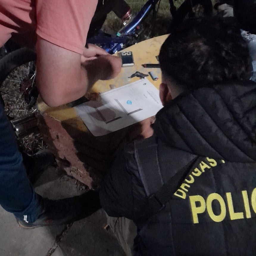 LA CLOTILDE: Interceptaron a un Joven que ten&iacute;a un Envoltorio de Coca&iacute;na entre sus Prendas de Vestir