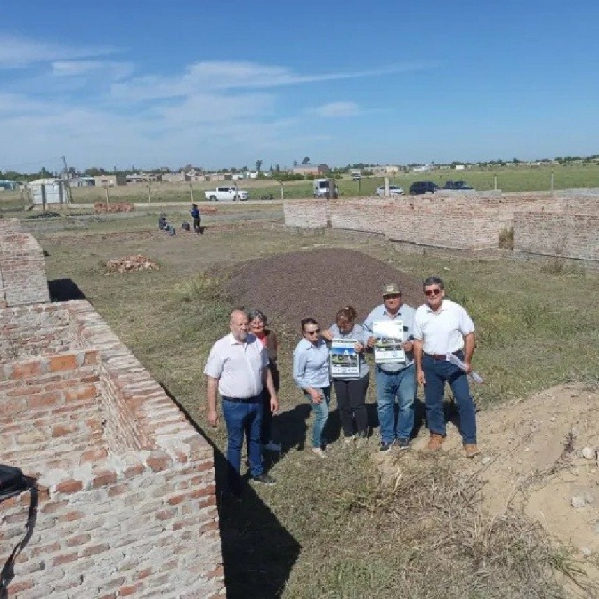 CORONEL DU GRATY: Ciudad Limpia Retom&oacute; la Construcci&oacute;n de un Asilo 