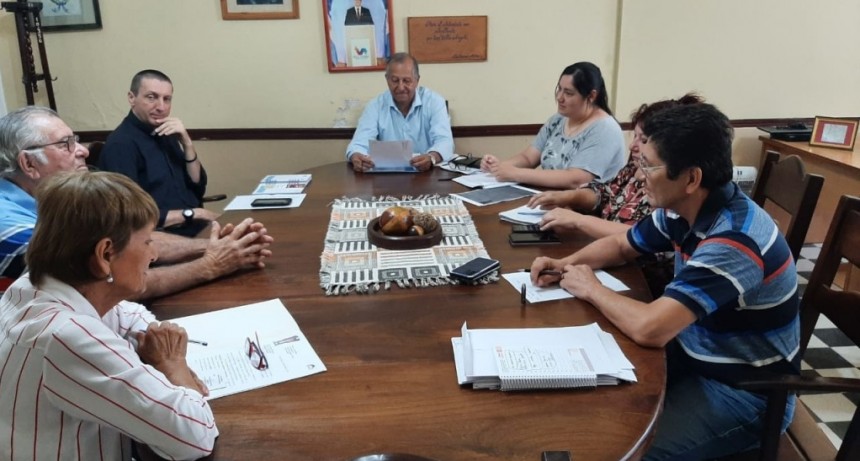 Villa &Aacute;ngela: EL INTENDENTE PAPP RECIBI&Oacute; A MIEMBROS DE LA PARROQUIA SAGRADO CORAZ&Oacute;N DE JES&Uacute;S 