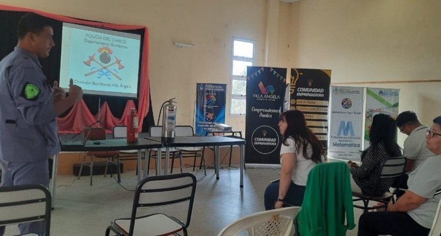 Villa &Aacute;ngela: LA DIVISI&Oacute;N DE BOMBEROS REALIZ&Oacute; UNA CHARLA PARA LA COMUNIDAD EMPRENDEDORA