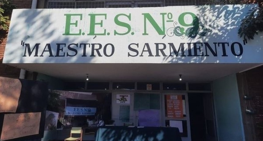 Villa &Aacute;ngela: ALUMNOS Y DOCENTES DE LA E.E.S. N&deg;9 NO PUEDEN DAR CLASES NORMALES POR EL INTENSO CALOR EN LAS AULAS | &ldquo;los alumnos se descomponen, ayer justamente tuvimos ya varios alumnos descompuestos&rdquo;