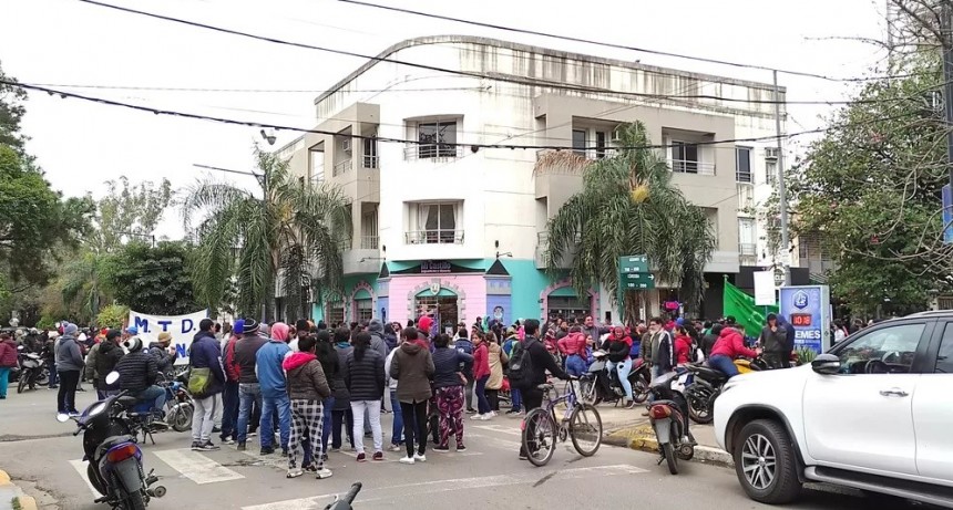 Suspender&aacute;n a beneficiarios de planes sociales que hayan comprado d&oacute;lares