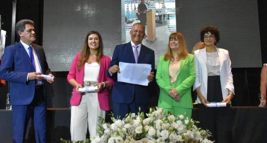 EL INTENDENTE ADALBERTO PAPP RECIBI&Oacute; SU DIPLOMA TRAS LOGRAR SU SEGUNDA RE ELECCI&Oacute;N 