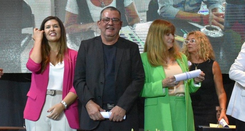 Villa &Aacute;ngela: ENTREGA DE DIPLOMAS, GUILLERMO BUYATTI | &ldquo;Nos llena de orgullo y  obliga a una mayor responsabilidad en estas &eacute;pocas dif&iacute;ciles que nos toca vivir&rdquo;