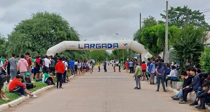 Villa &Aacute;ngela: POSTA ATL&Eacute;TICA &ldquo;AN&Iacute;BAL MOLINARI&rdquo; | Alrededor de 100 alumnos participaron de la competencia