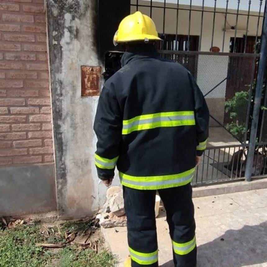 Villa &Aacute;ngela: SE INCENDI&Oacute; UN PILAR PARA MEDIDOR DE LUZ