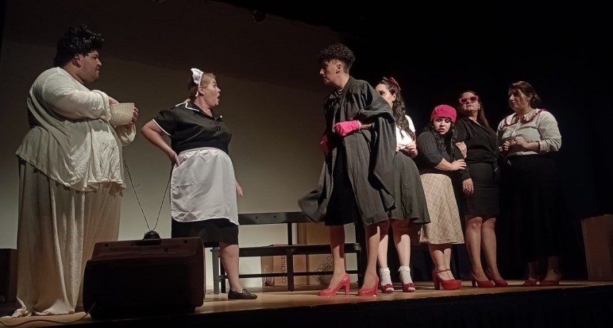 LA OBRA DE TEATRO “LA BANDA DE LOS TACOS ROJOS” DESLUMBRÓ EN LA CASA DEL BICENTENARIO