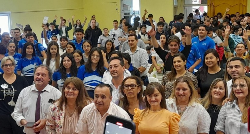 Villa &Aacute;ngela: CON LA PRESENCIA DE SILVANA SCHNEIDER SE PRESENT&Oacute; EL PROGRAMA "FORTALEZA" SOBRE CONSUMOS PROBLEM&Aacute;TICOS