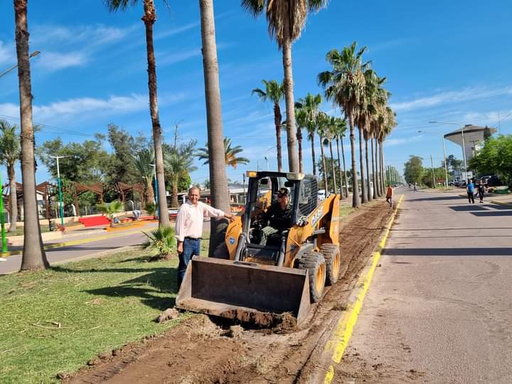 LA MUNICIPALIDAD DE VILLA &Aacute;NGELA EMBELLECE EL PASEO LUIS LANDRISCINA EN EL ACCESO NORTE