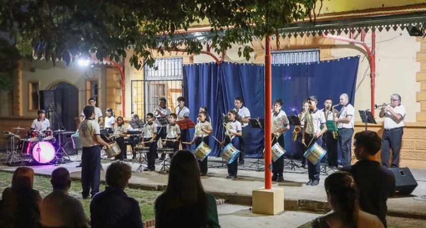 Villa &Aacute;ngela: LA ESCUELA MUNICIPAL DE M&Uacute;SICA &ldquo;ROBERTO KIENNER&rdquo; CELEBR&Oacute; EL D&Iacute;A DE SANTA CECILIA CON UNA JORNADA MUSICAL EMOTIVA