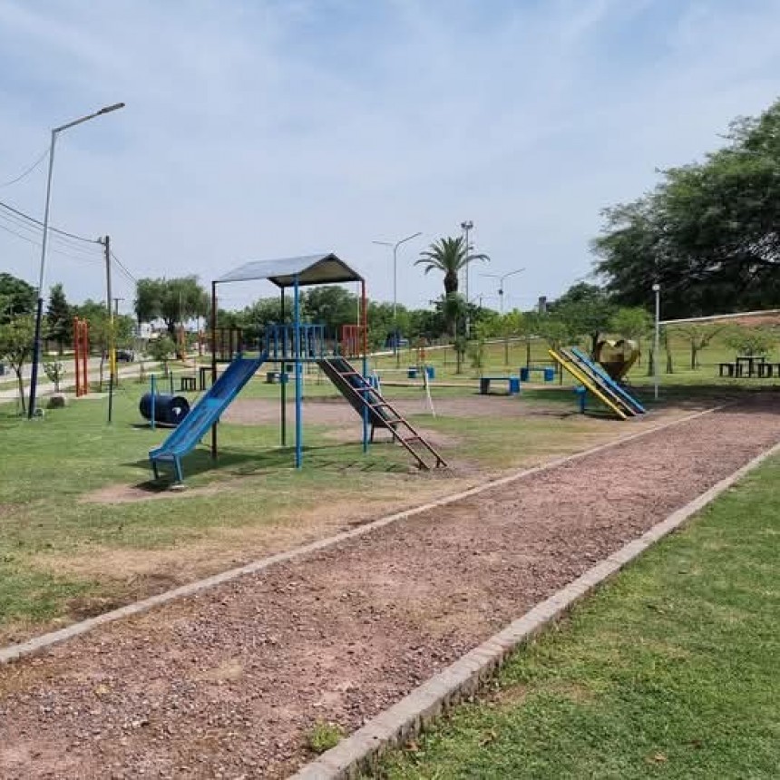 LA MUNICIPALIDAD DE VILLA &Aacute;NGELA COLABORA EN LA RESTAURACI&Oacute;N DE LA PLAZA DEL CLUB DE LEONES