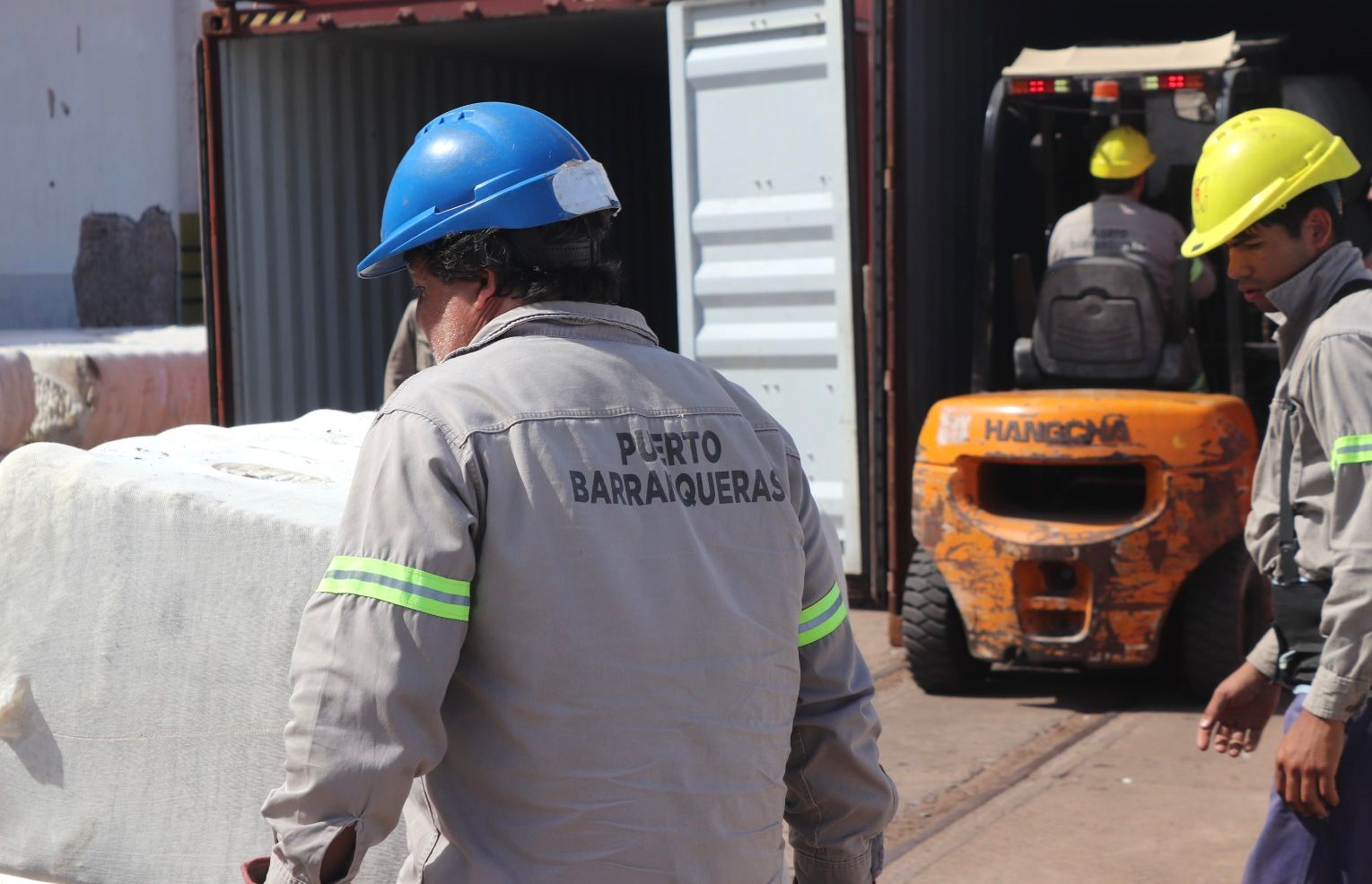 EXPORTACIÓN DE FIBRA DE ALGODÓN CHAQUEÑO DESDE EL PUERTO DE BARRANQUERAS CON DESTINO A VIETNAM