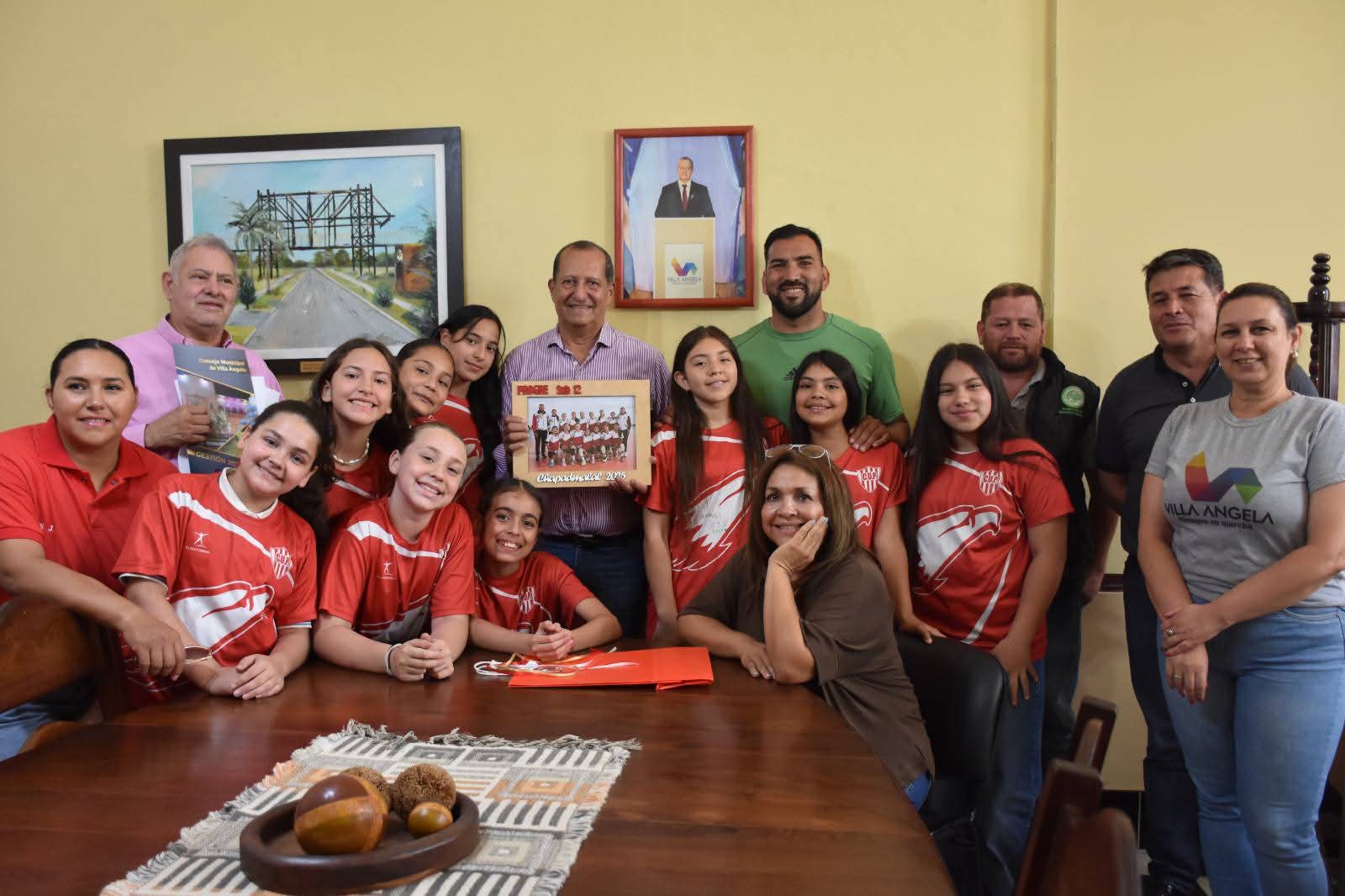EL INTENDENTE PAPP RECIBIÓ Y FELICITÓ AL EQUIPO SUB 12 DE VÓLEY DE UNIÓN PROGRESISTA POR SU DESTACADA PARTICIPACIÓN EN MAR DEL PLATA