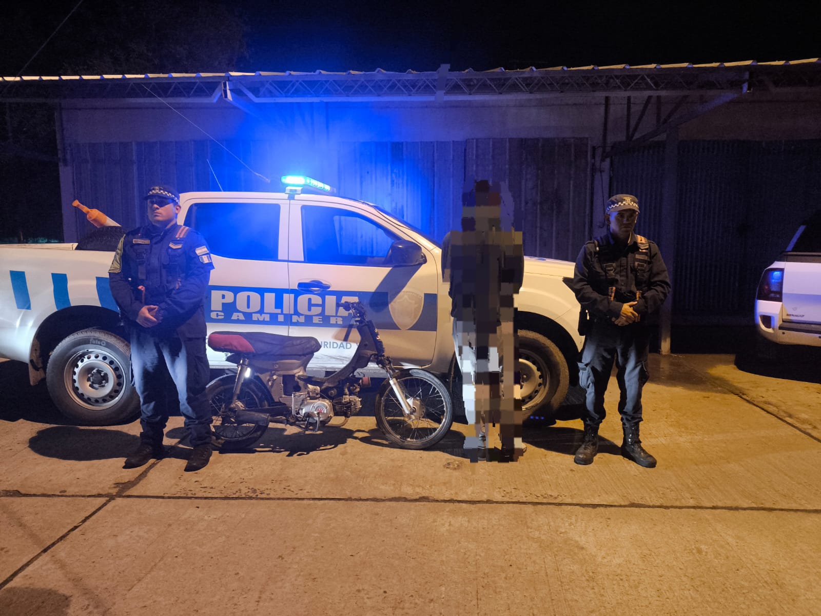 Policía Caminera FIN DE SEMANA: INCAUTARON UNA MOTO ADULTERADA, SECUESTRARON AVES SILVESTRES Y APRESARON A CUATRO PERSONAS BUSCADAS POR LA JUSTICIA