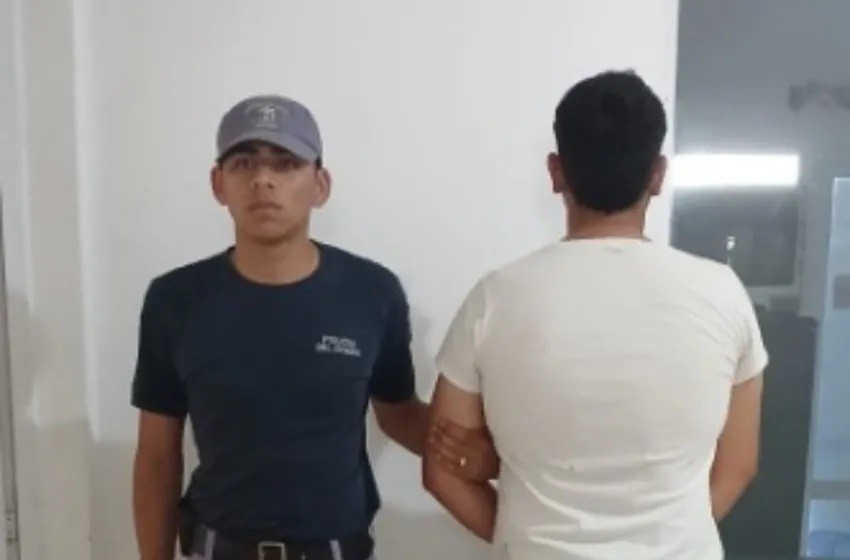 Conductor alcoholizado atropelló a cuatro jóvenes, huyó y luego fue detenido