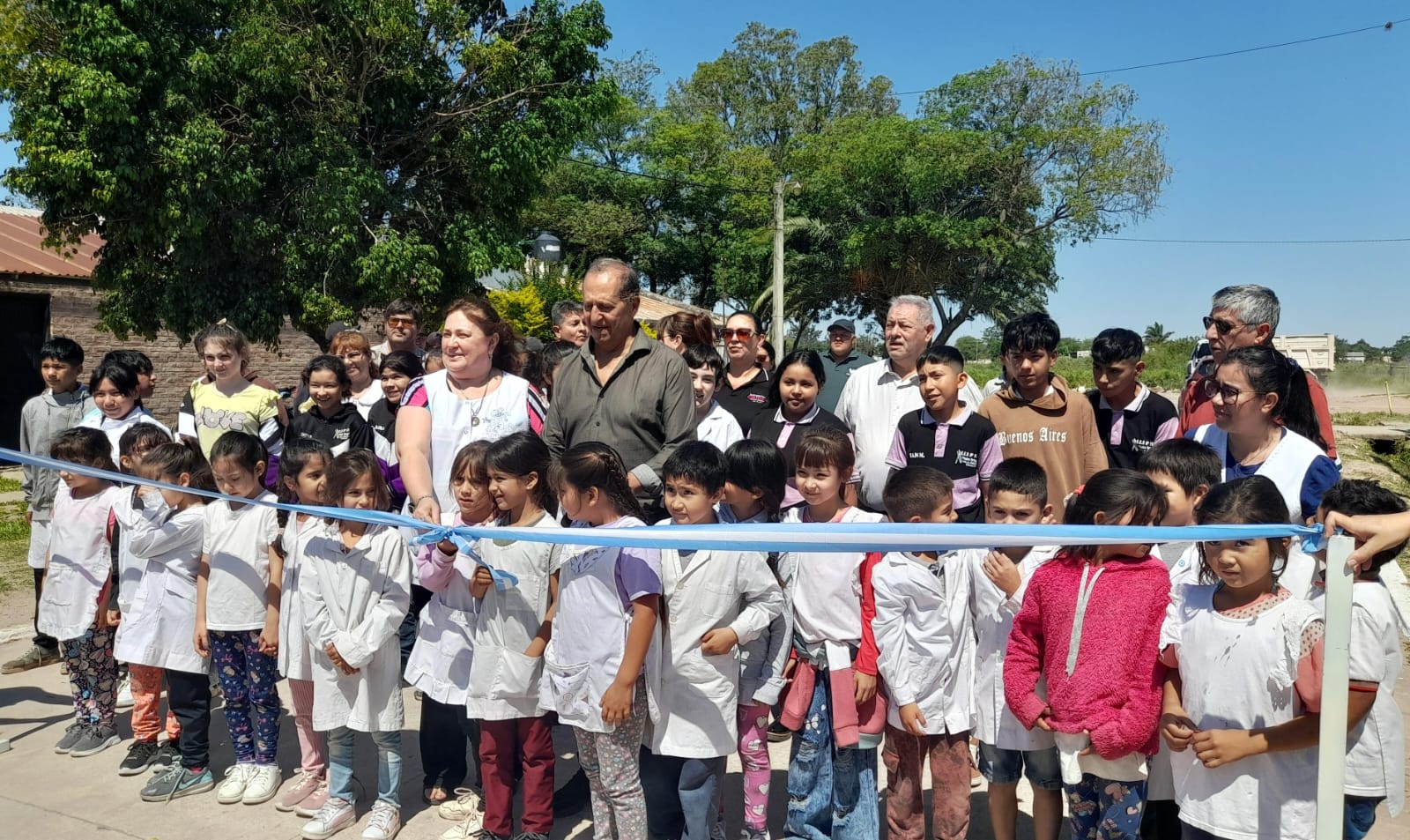 ESPERADA INAUGURACIÓN DE 6 CUADRAS DE ASFALTO FRENTE A LA E.E.P N°1021