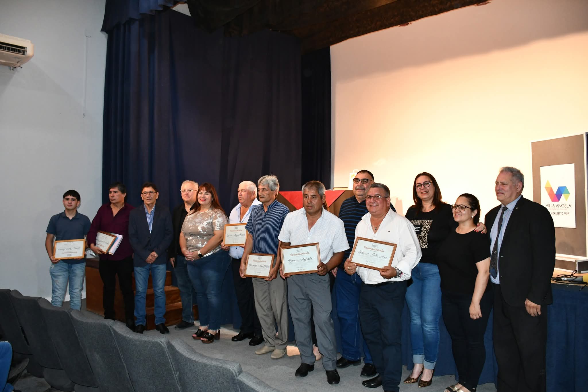 ACTO EN HOMENAJE A EMPLEADOS MUNICIPALES EN LA CASA DEL BICENTENARIO DE VILLA ÁNGELA 