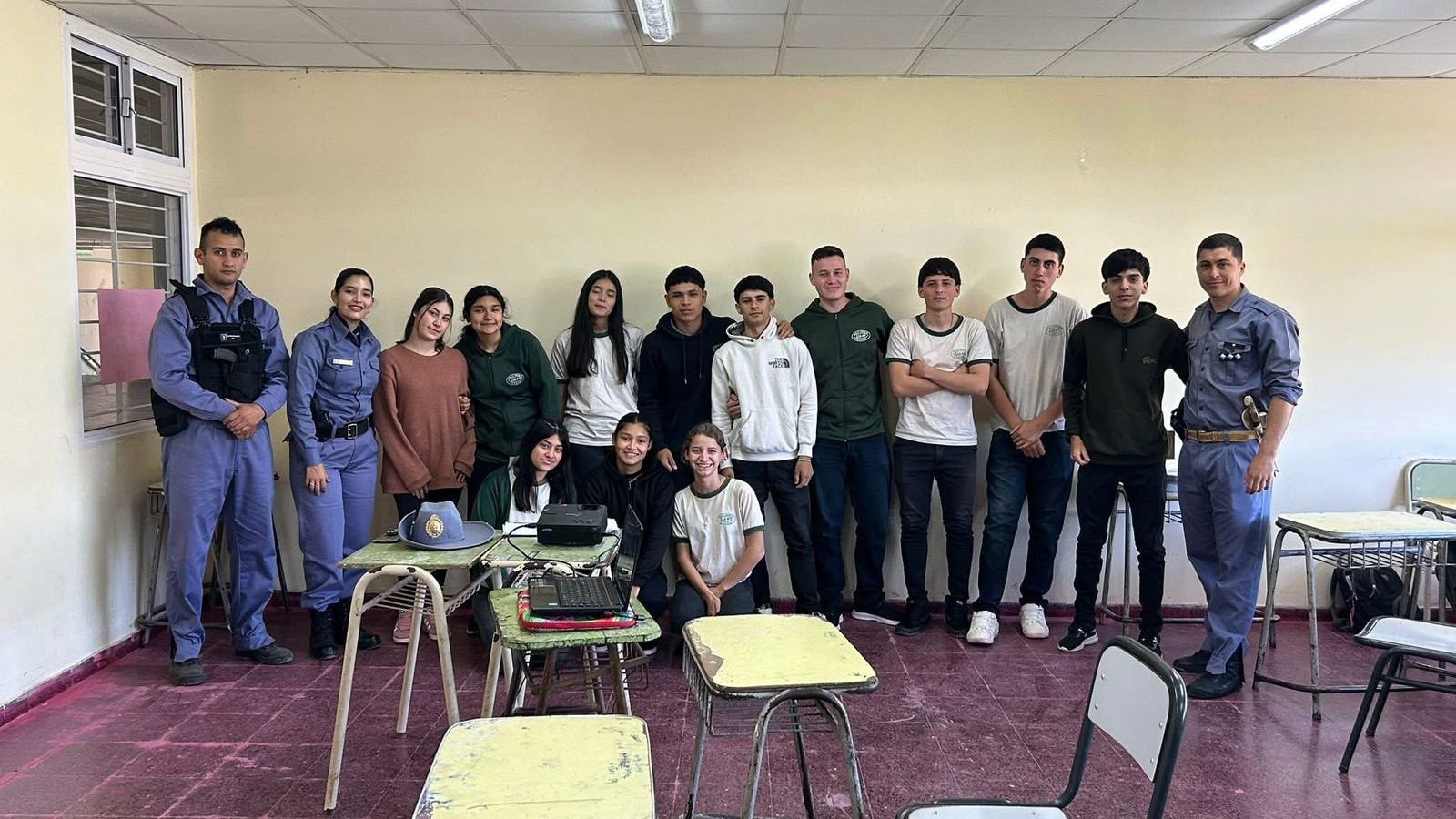 VILLA ÁNGELA CHARLA INFORMATIVA SOBRE FAUNA SILVESTRE Y ESPECIES EN PELIGRO DE EXTINCIÓN