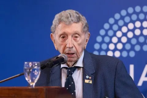 Landriscina recibió un diploma de honor de parte de 200 mil voluntarios de Malvinas