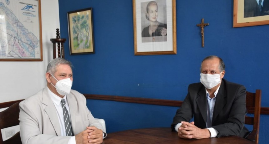 Villa &Aacute;ngela: EL INTENDENTE PAPP SALUD&Oacute; A LOS M&Eacute;DICOS EN SU D&Iacute;A