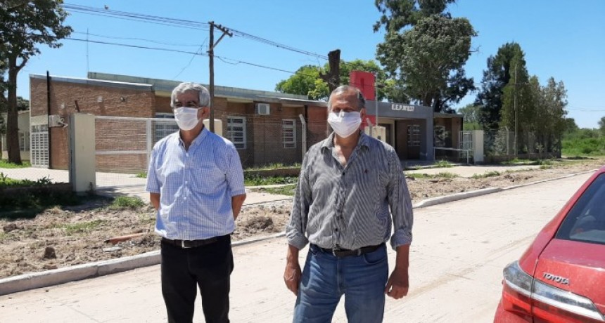 Villa &Aacute;ngela: el intendente Papp supervis&oacute; las 16 cuadras de pavimento frente a la Escuela 837
