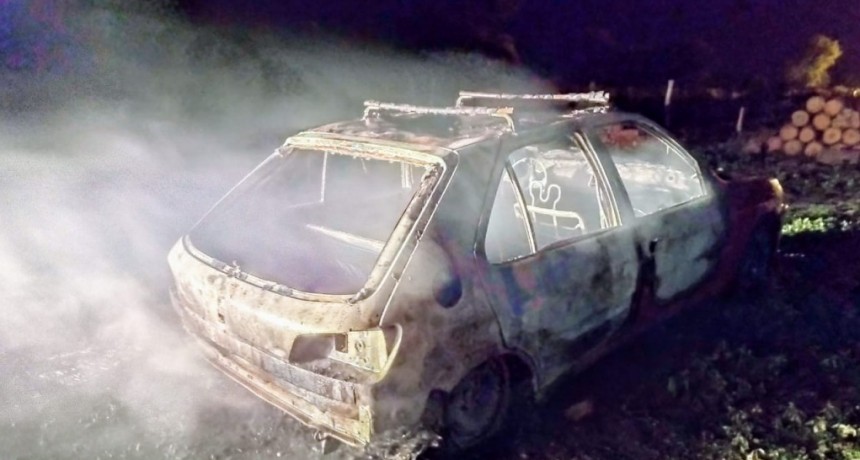 San Bernardo: LE INCENDIARON EL AUTO Y FUND&Oacute; SOSPECHAS EN UN VECINO QUE HAB&Iacute;A AMENZADO CON HACERLO.