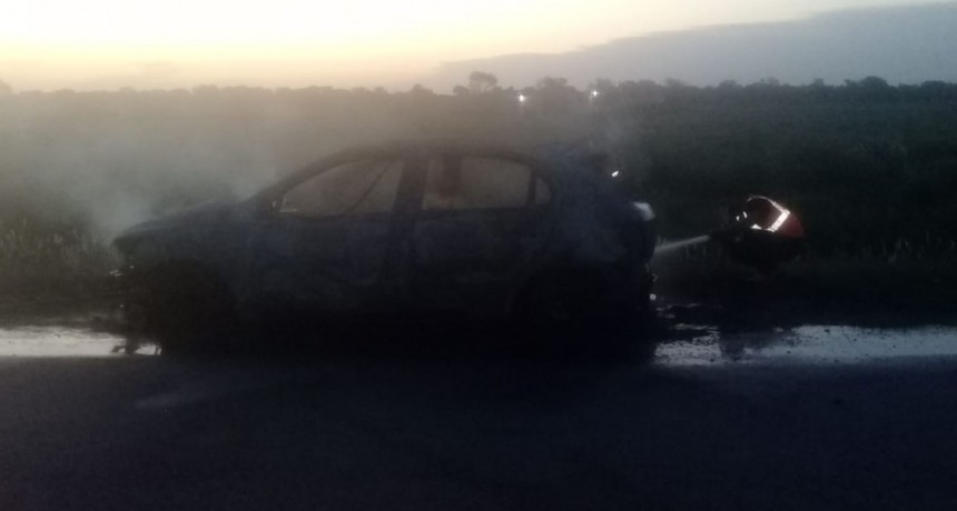 San Bernardo: VIAJABAN DE VILLA BERTHET A VILLA &Aacute;NGELA Y SE INCENDI&Oacute; EL AUTO