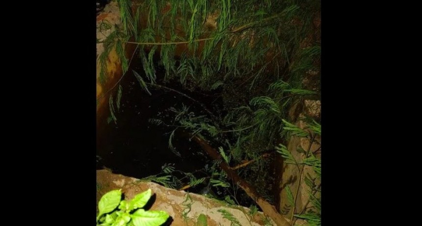 Las Bre&ntilde;as: RESCATARON A UN HOMBRE QUE HAB&Iacute;A CA&Iacute;DO A UN POZO DE AGUA         