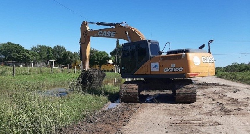 Villa &Aacute;ngela: EL MUNICIPIO AVANZA CON LA LIMPIEZA DE CANALES