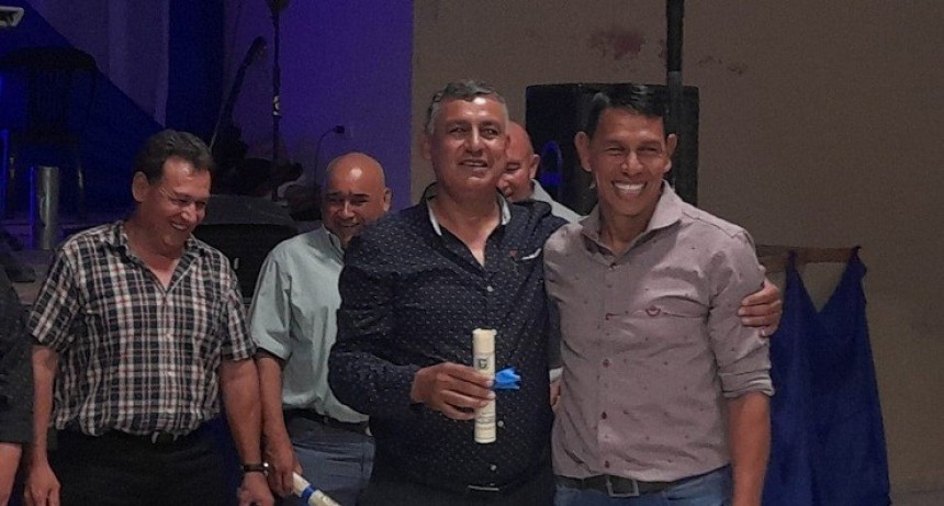 Villa &Aacute;ngela: AGASAJAN AL PERSONAL POLICIAL TRAS CUMPLIR  30 A&Ntilde;OS DE SERVICIO 