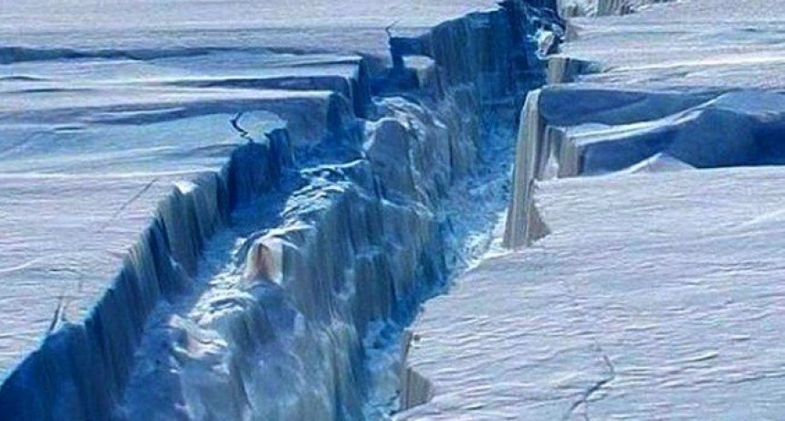 CIENT&Iacute;FICOS ALERTAN POR LA POSIBLE RUPTURA DE UN ENORME GLACIAR EN LA ANT&Aacute;RTIDA, CERCA DE ARGENTINA
