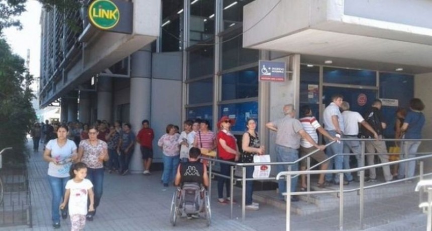Esta semana pagar&aacute;n salarios a empleados p&uacute;blicos