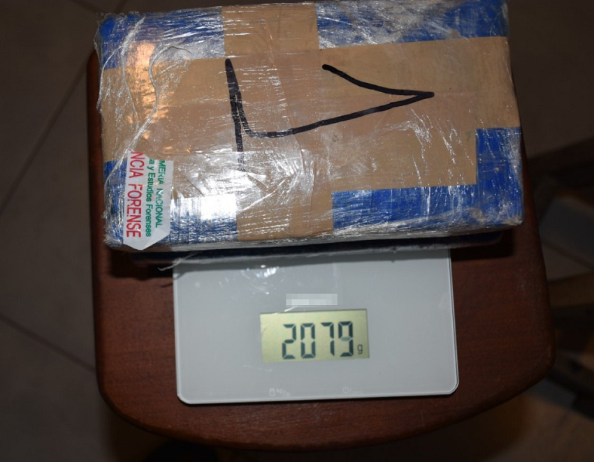 CONCEPCIÓN DEL BERMEJO: Pasajera llevaba adosado a sus piernas paquetes de cocaína