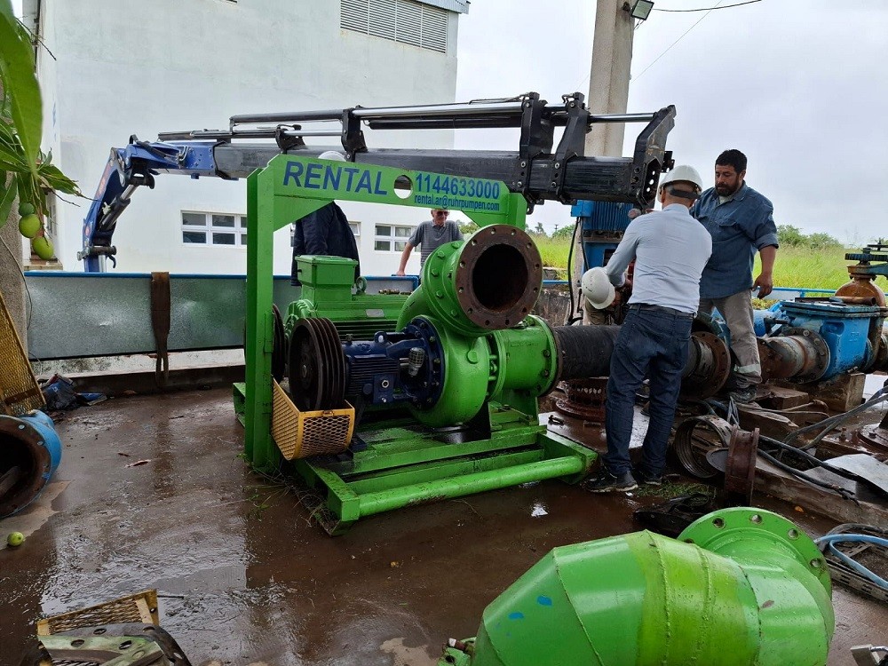 DE CARA AL VERANO, SAMEEP COMENZÓ A INSTALAR UN EQUIPO DE BOMBEO EN LA CISTERNA DE SÁENZ PEÑA