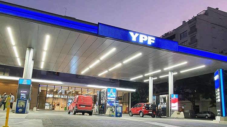 Por Noche Buena: DESDE LAS 22, NO SE VENDERÁ COMBUSTIBLE EN ESTACIONES DE SERVICIO