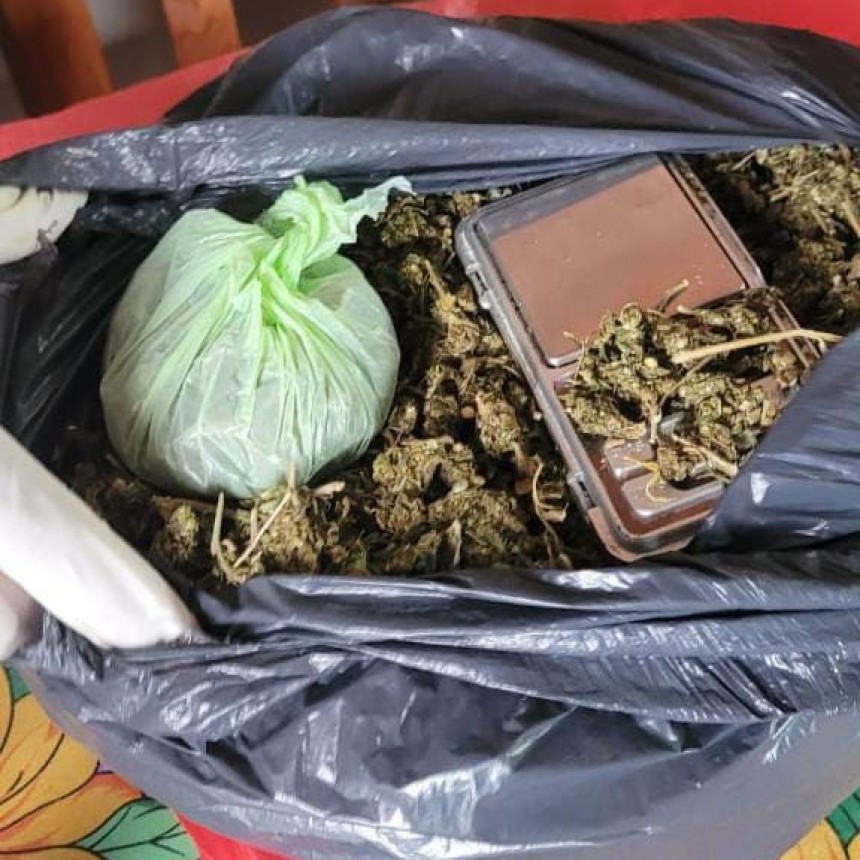 Villa Berthet: Allanan dos bunkers secuestrando marihuana, coca&iacute;na y dinero.