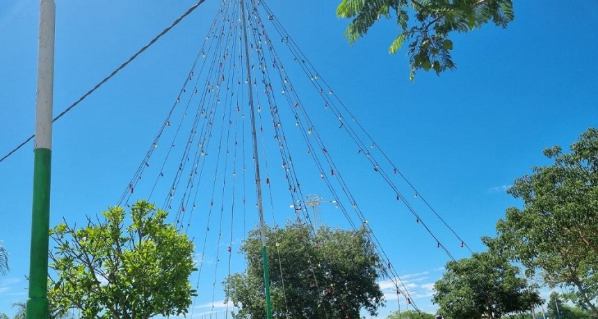 Villa &Aacute;ngela: ULTIMAN DETALLES PARA EL ENCENDIDO DEL TRADICIONAL &Aacute;RBOL DE NAVIDAD GIGANTE