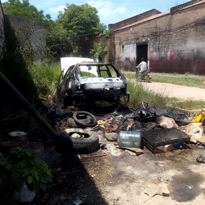Villa &Aacute;ngela: BOMBEROS SOFOCO UN INCENDIO DE RESIDUOS EN CERCAN&Iacute;A DE UN TALLER MEC&Aacute;NICO 