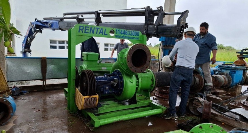 DE CARA AL VERANO, SAMEEP COMENZ&Oacute; A INSTALAR UN EQUIPO DE BOMBEO EN LA CISTERNA DE S&Aacute;ENZ PE&Ntilde;A